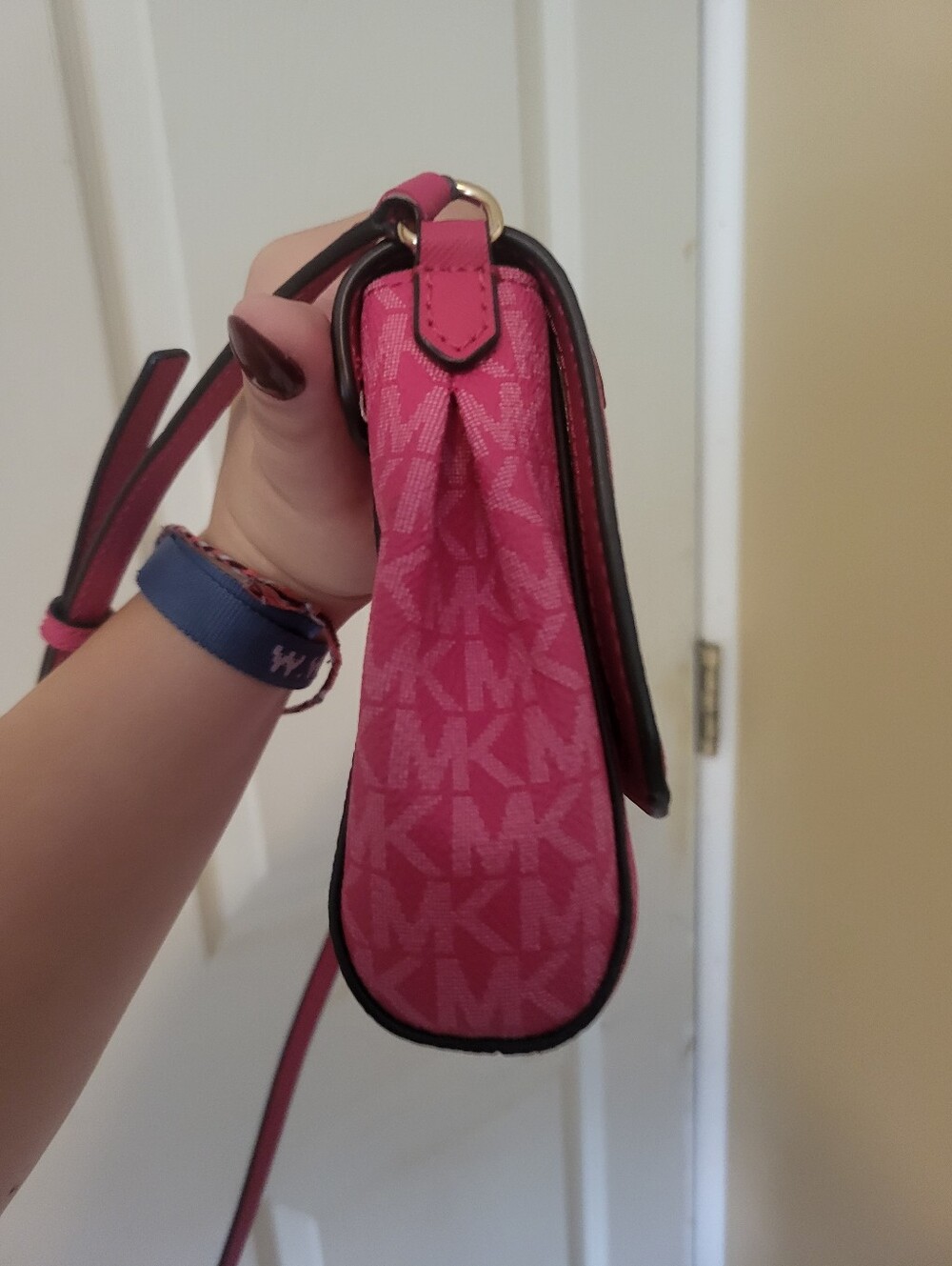 Euc Michael Kors Hot Pink Signature Crossbody with Gold Hardware - Picture 3 of 14